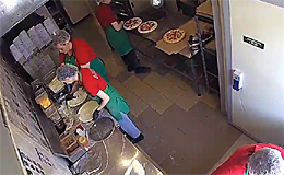 Веб камера в Пиццерии «О-пицца». Кухня (Хабаровск) онлайн