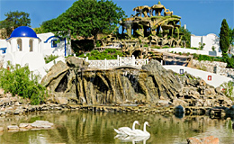 Парк с водопадом в парк-отеле Porto Mare (Алушта, Крым)