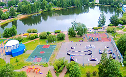 Веб камера Санкт-Петербург, Мурино. Озеро и скейт-площадка онлайн