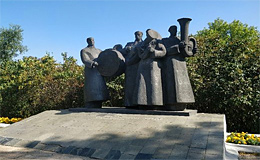 Липецк, Верхний парк, памятник «Интернационал»